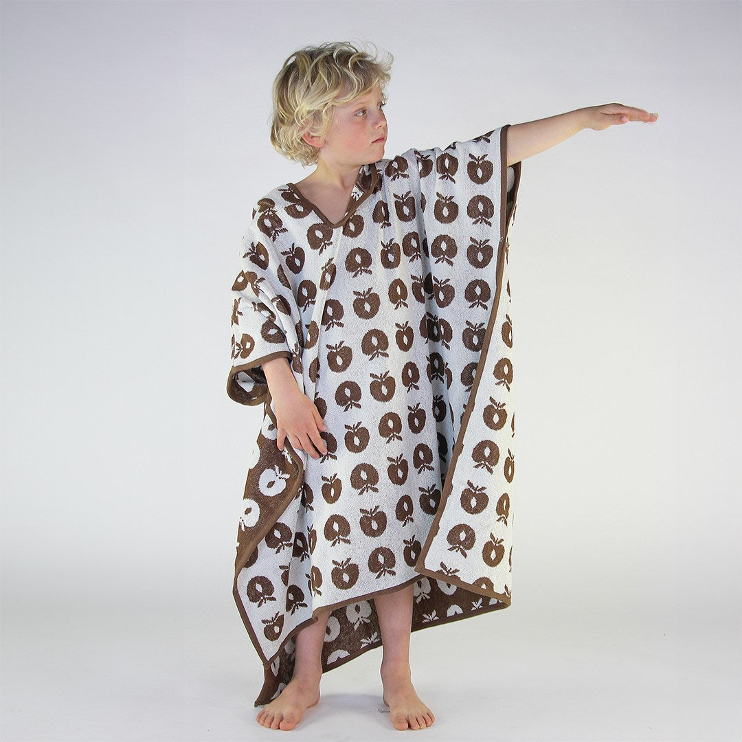 Towel poncho with apples