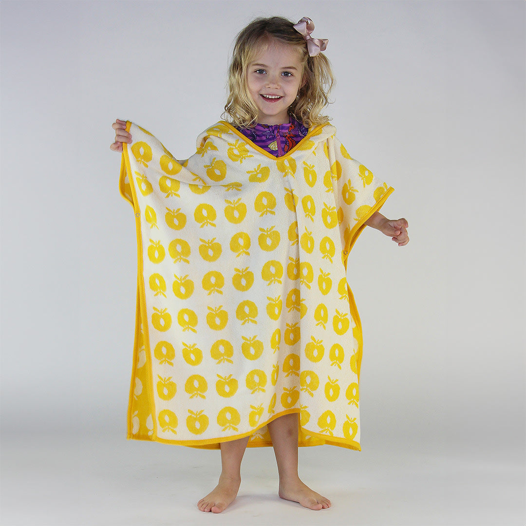 Towel poncho with apples