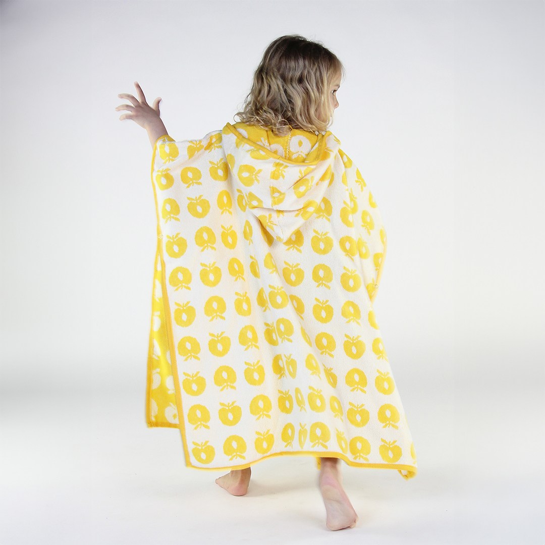 Towel poncho with apples
