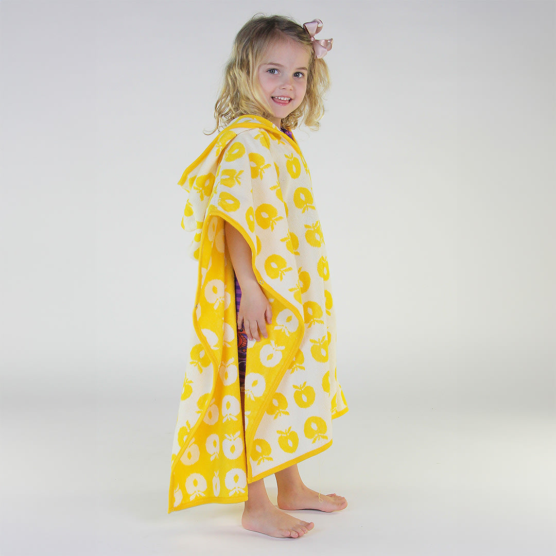 Towel poncho with apples