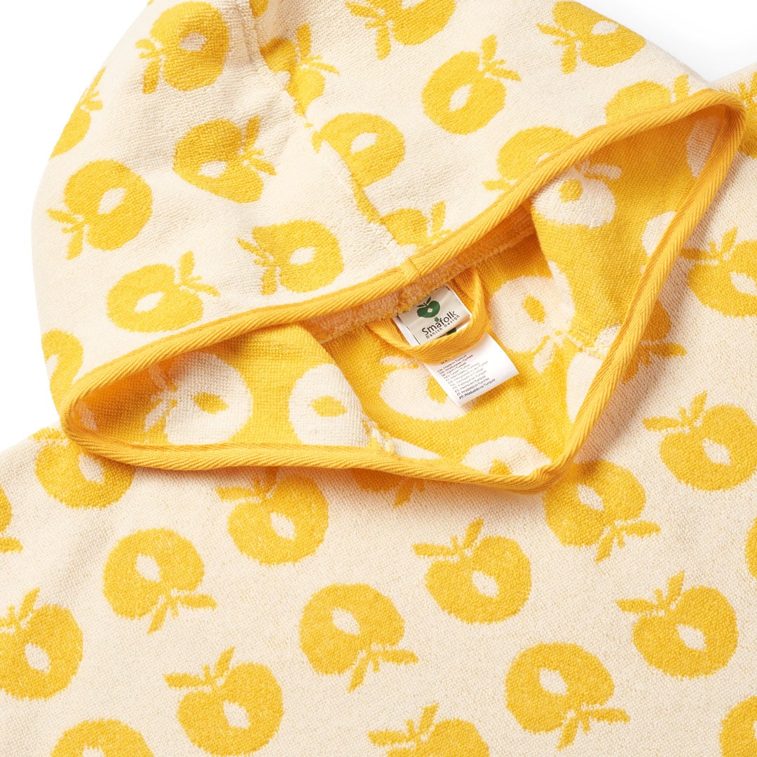 Towel poncho with apples