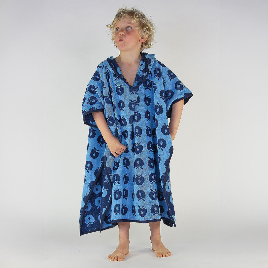 Towel poncho with apples