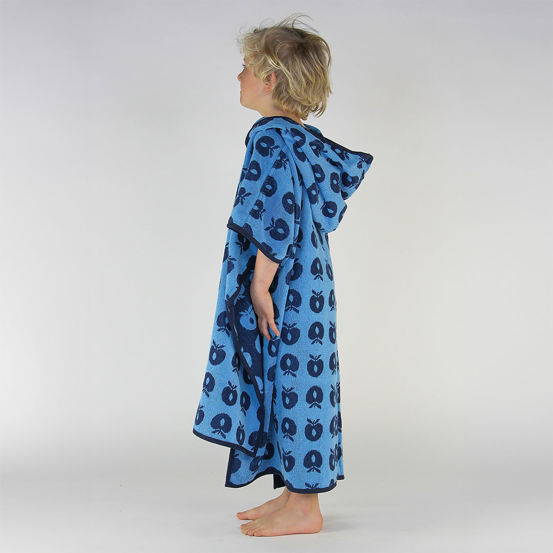 Towel poncho with apples