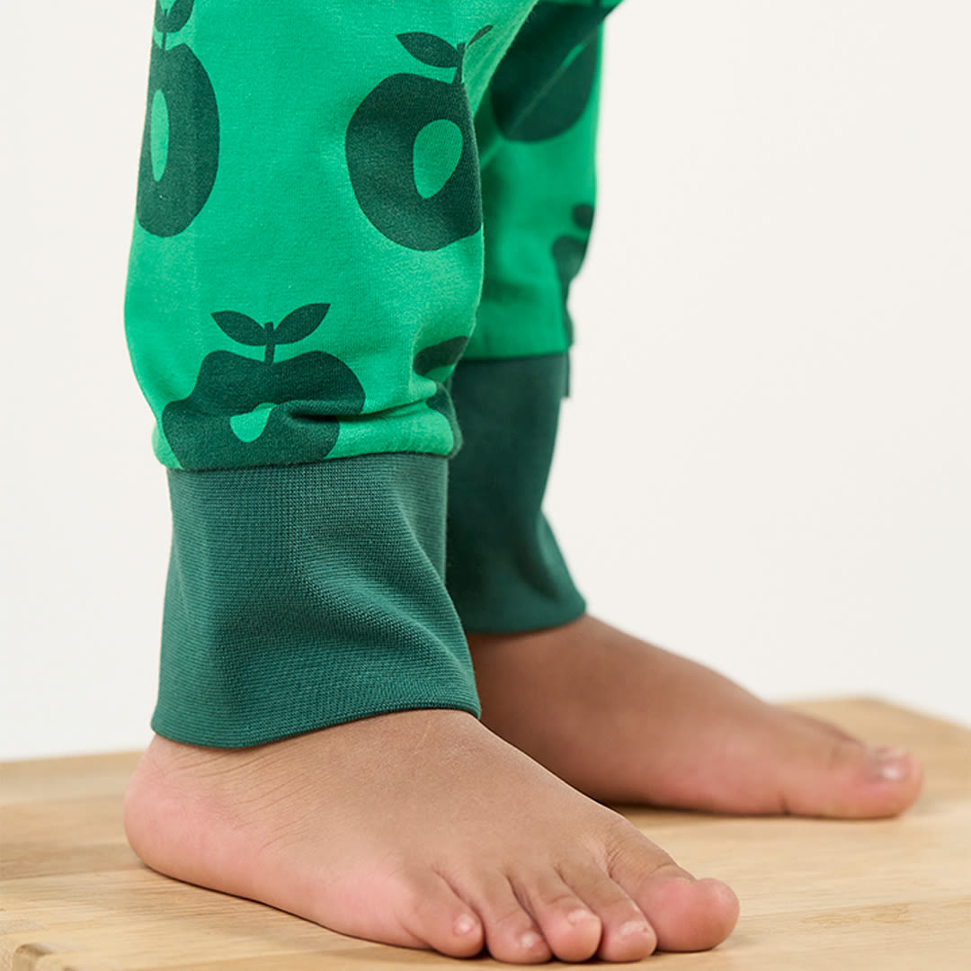 Jubilee nightwear set with apples