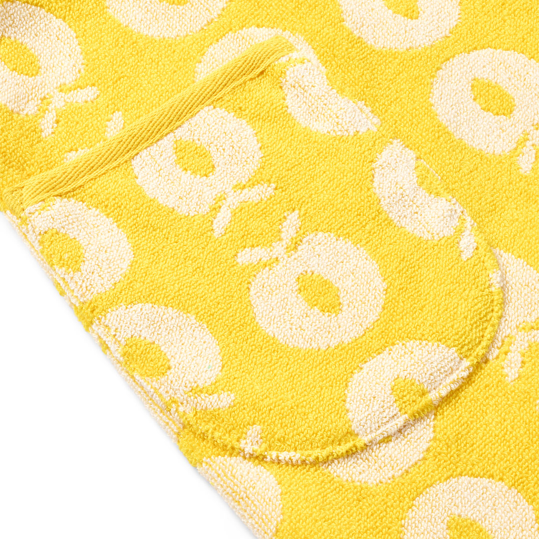 Bathrobe with apples