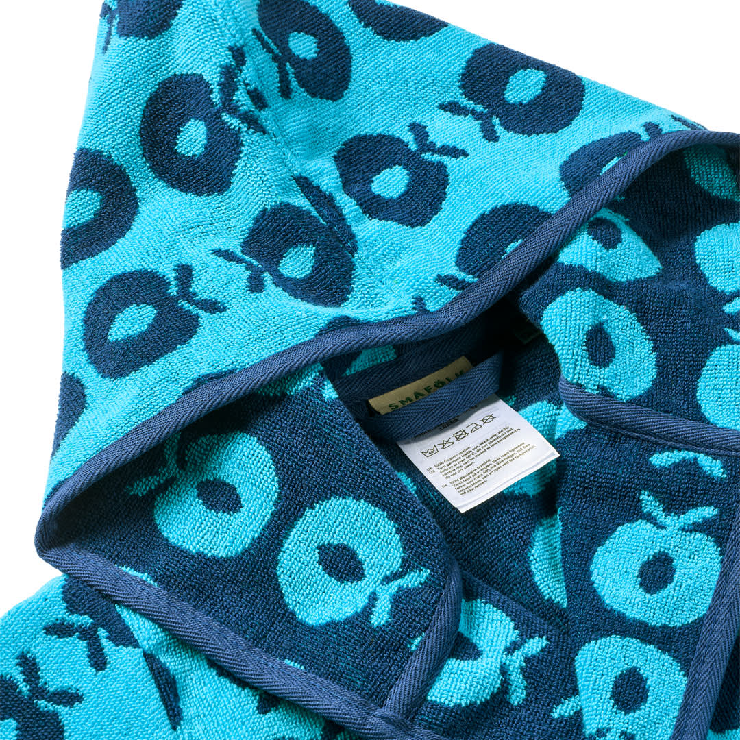 Bathrobe with apples