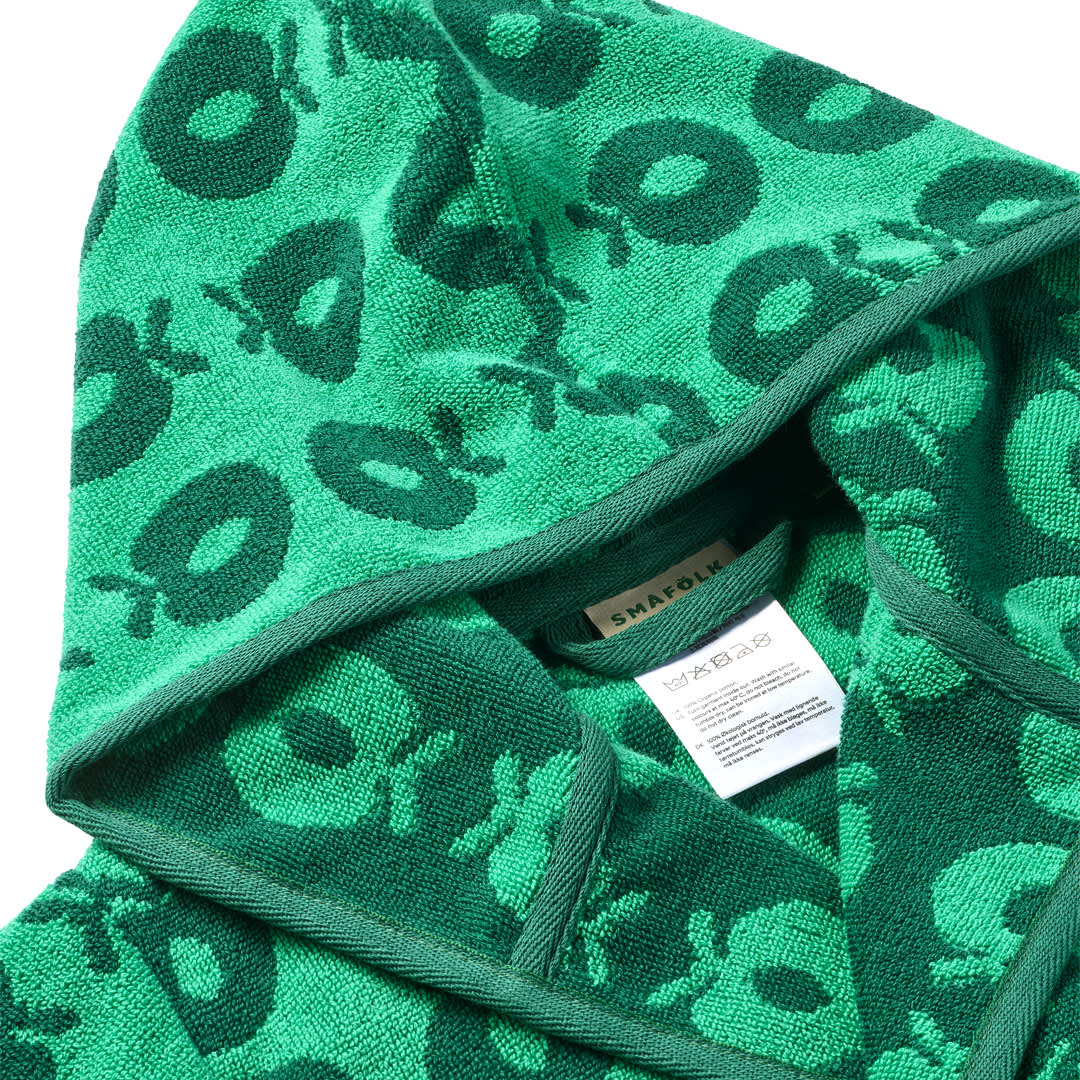 Bathrobe with apples