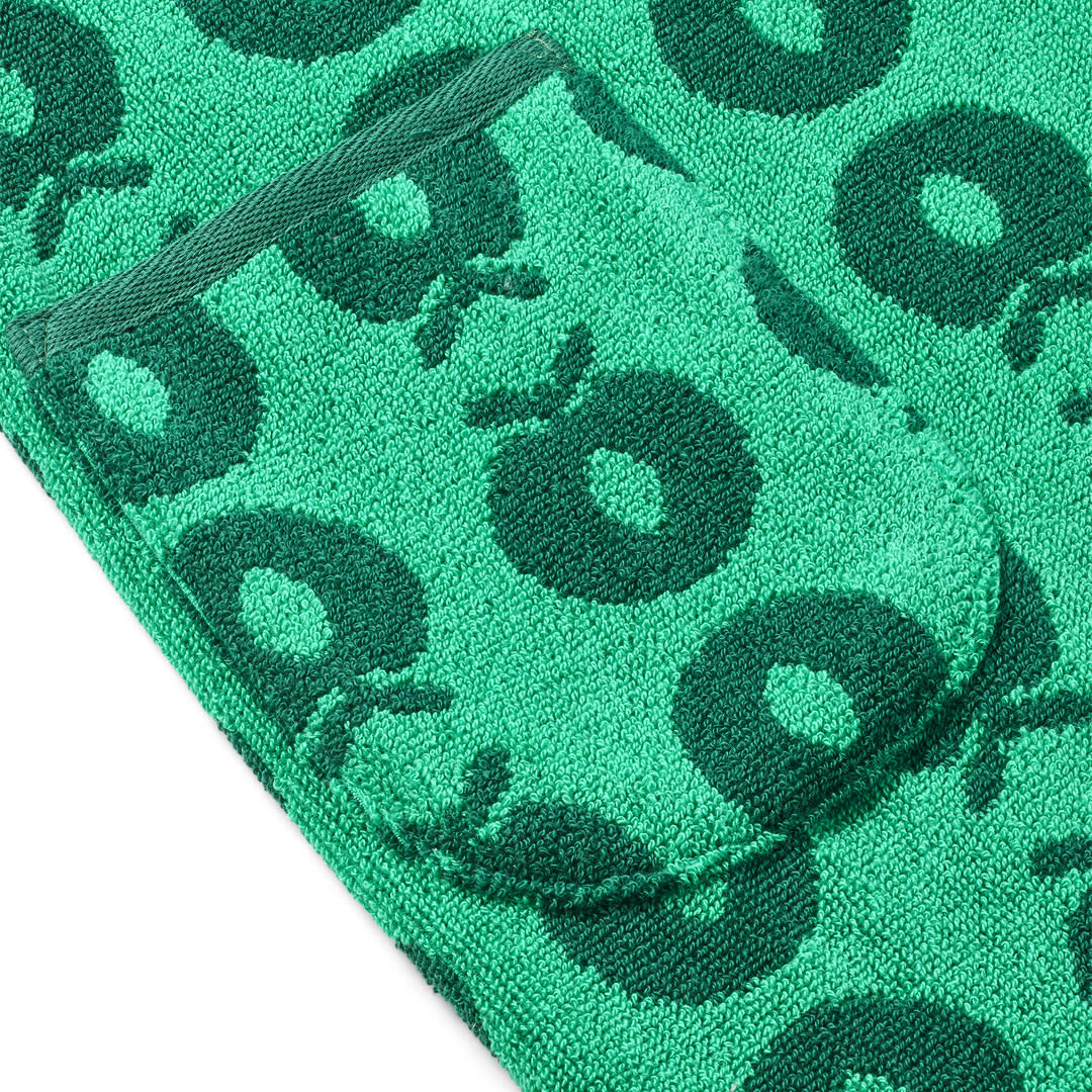 Bathrobe with apples