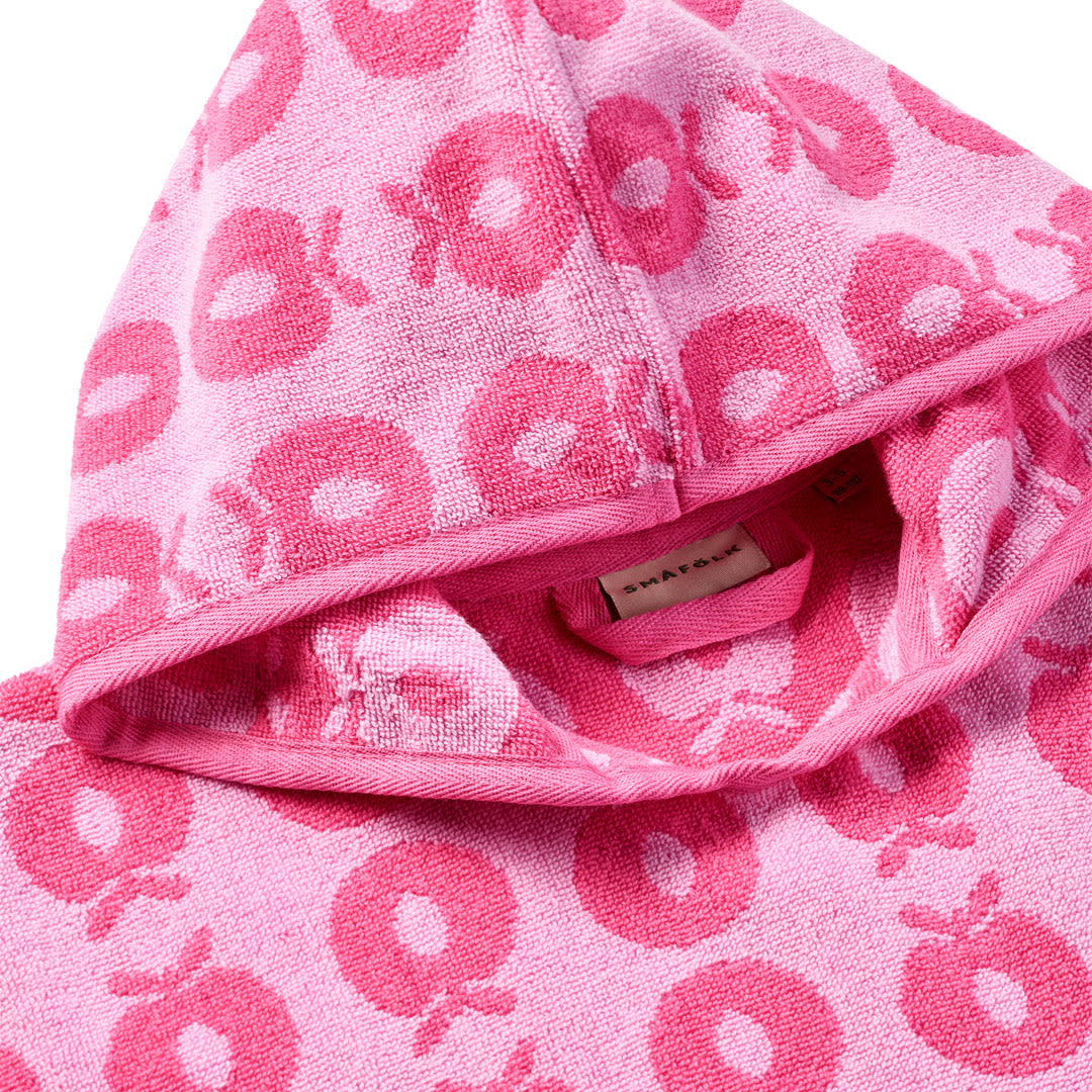 Towel poncho with apples