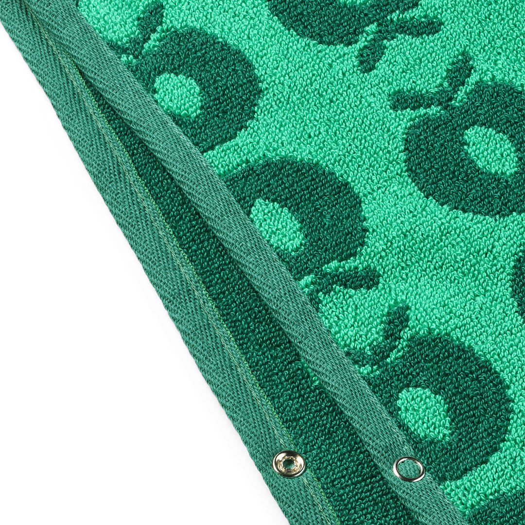 Towel poncho with apples