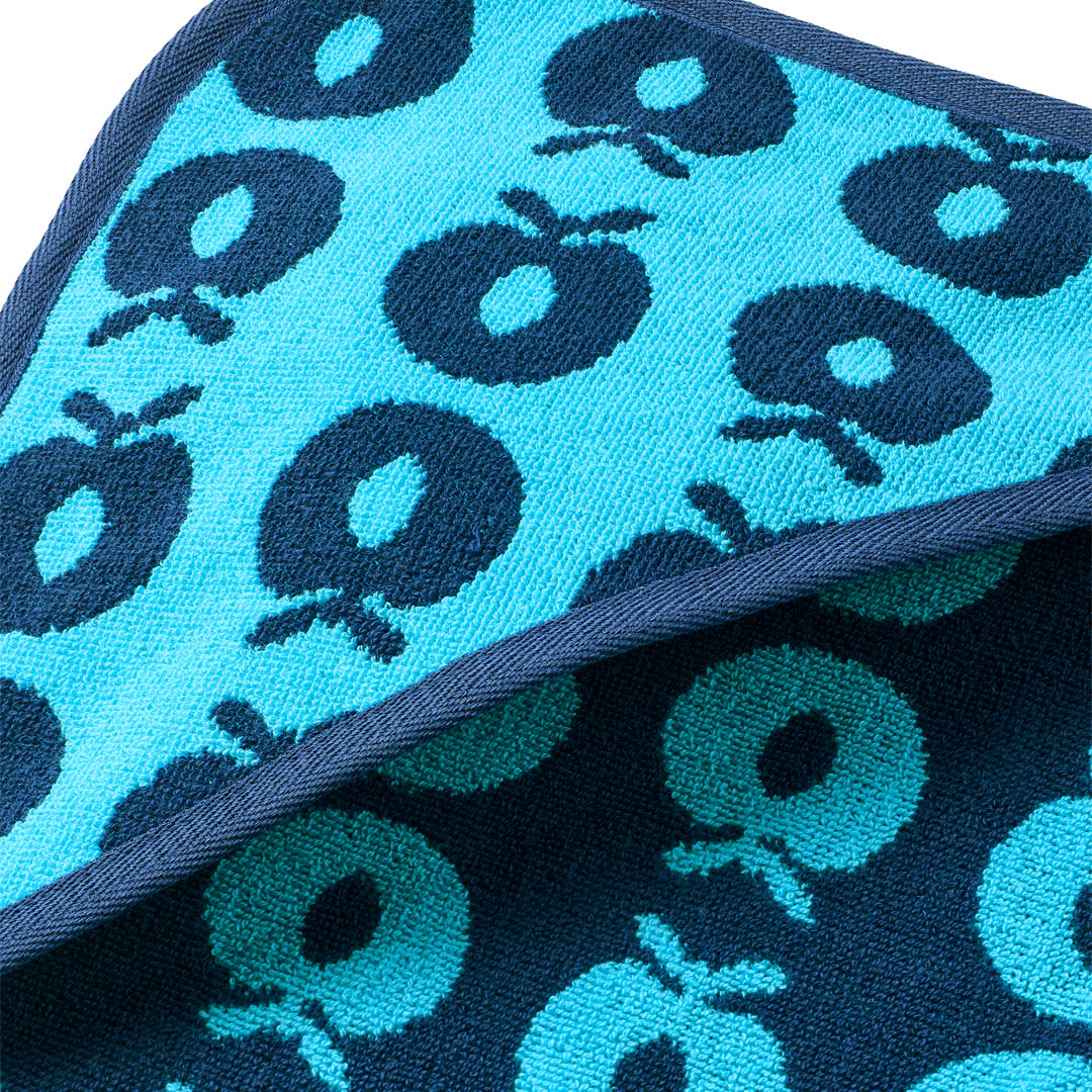 Baby towel with apples