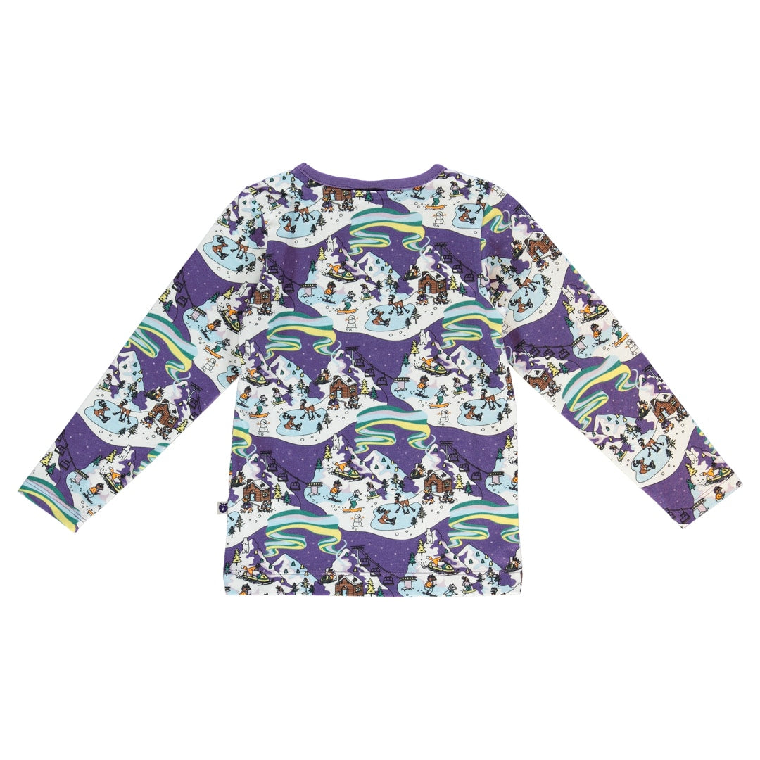 Long-sleeved top with winter landscape