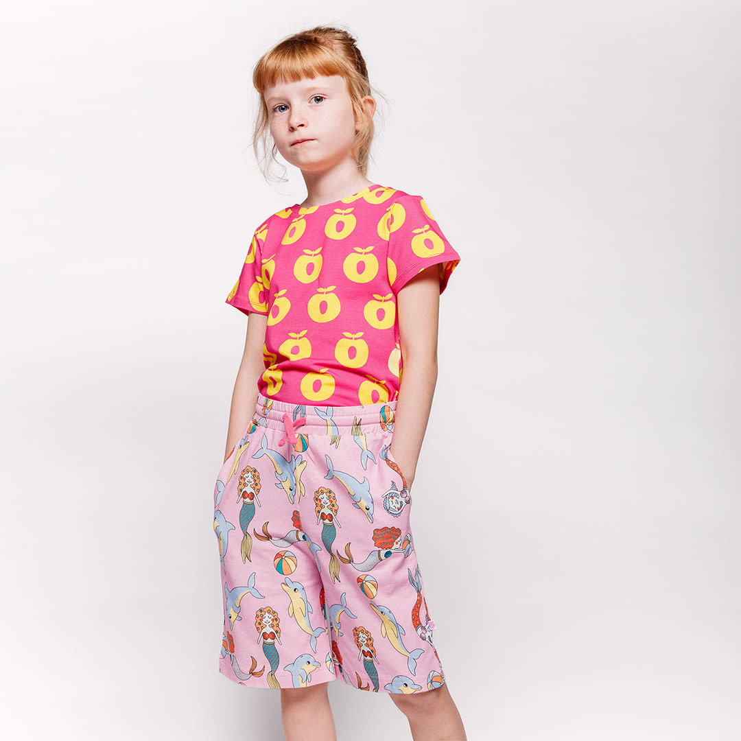 T-shirt with apples