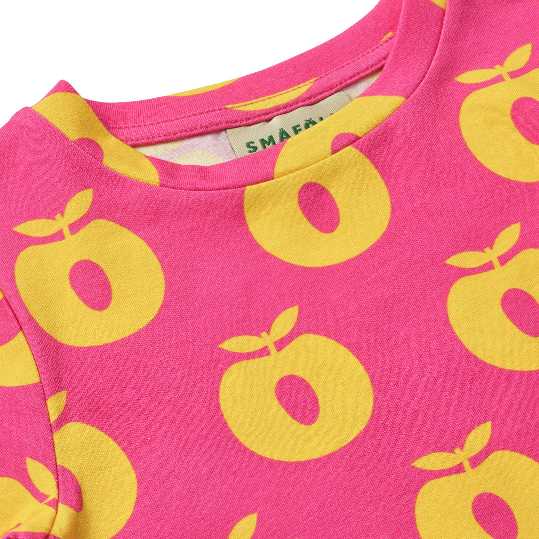 T-shirt with apples