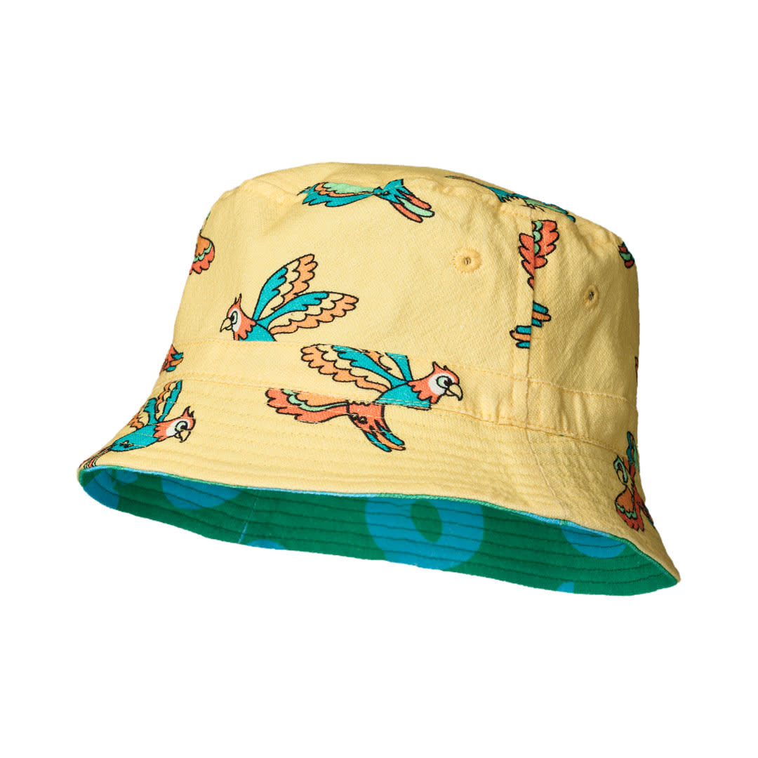 Bucket hat with apples