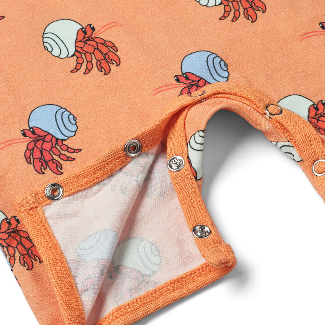 Sleeveless baby suit with hermit crabs