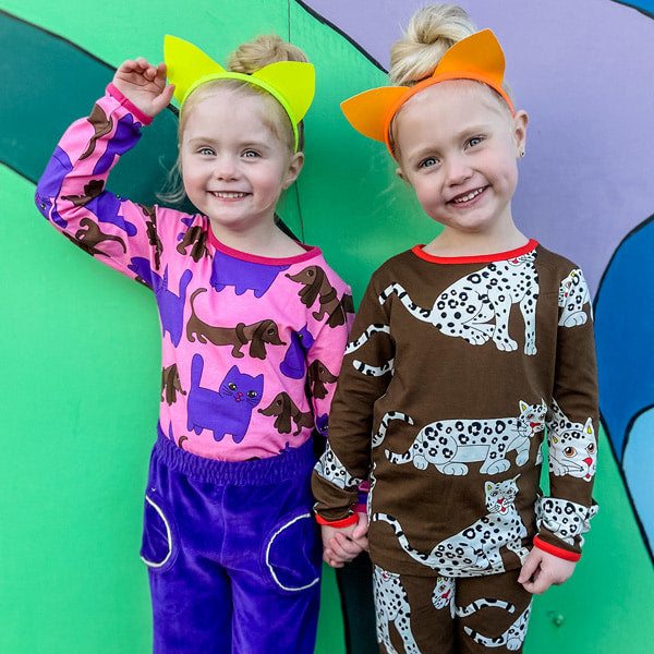 Long-sleeved top with dog and cat