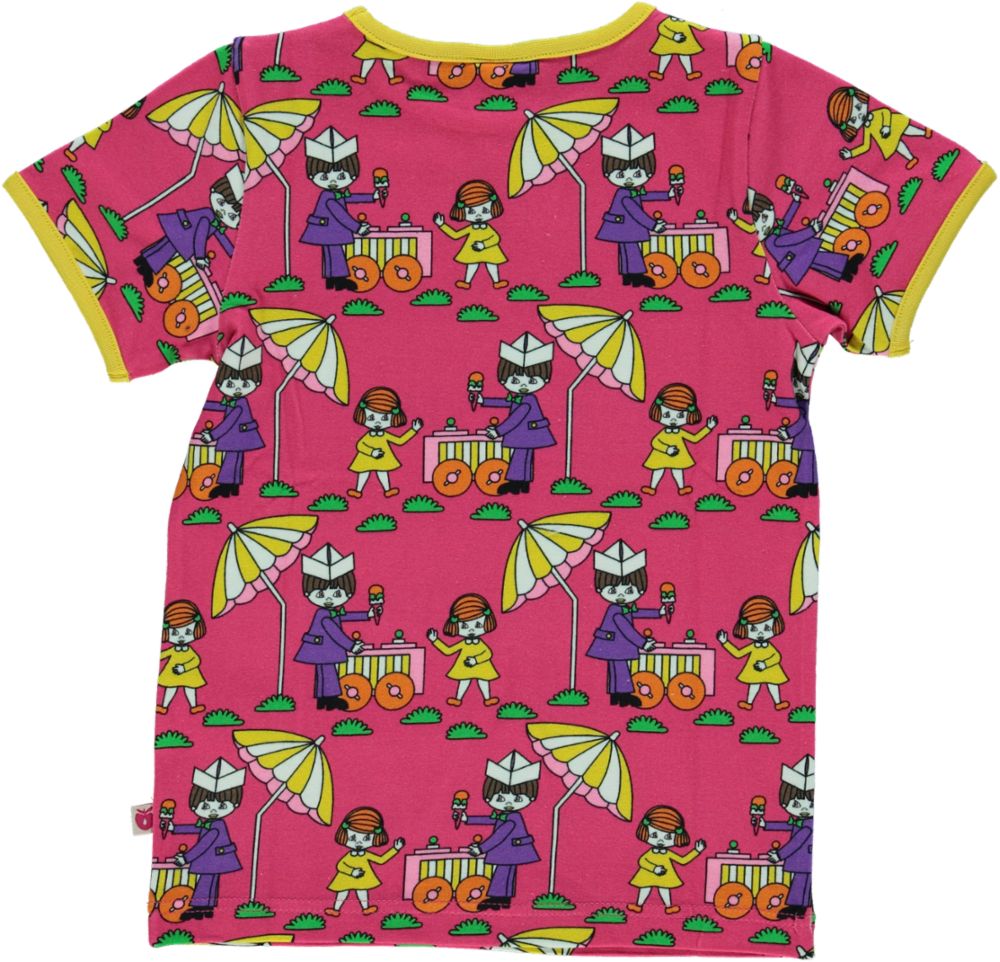 T-shirt with ice cream stand