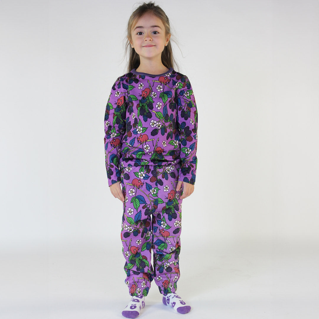 Sweatpants with blackberries