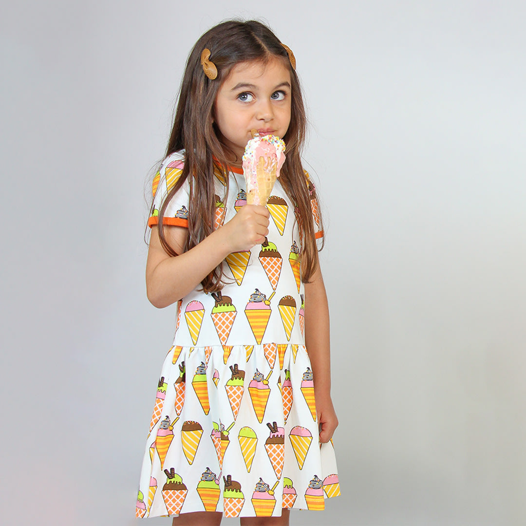 Short-sleeved dress with ice cream