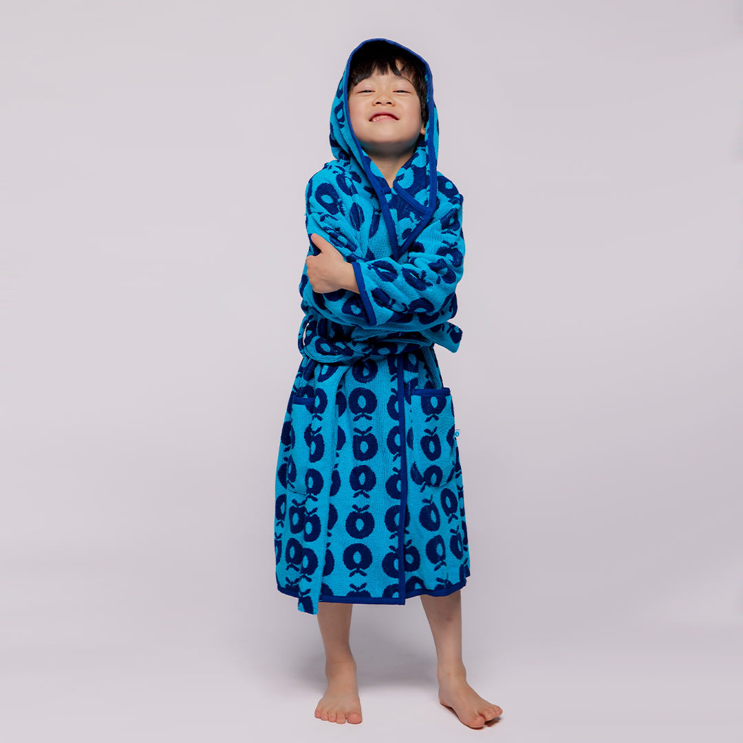 Bathrobe with apples