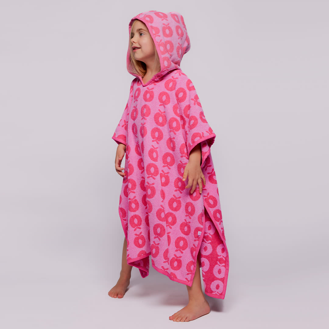 Towel poncho with apples