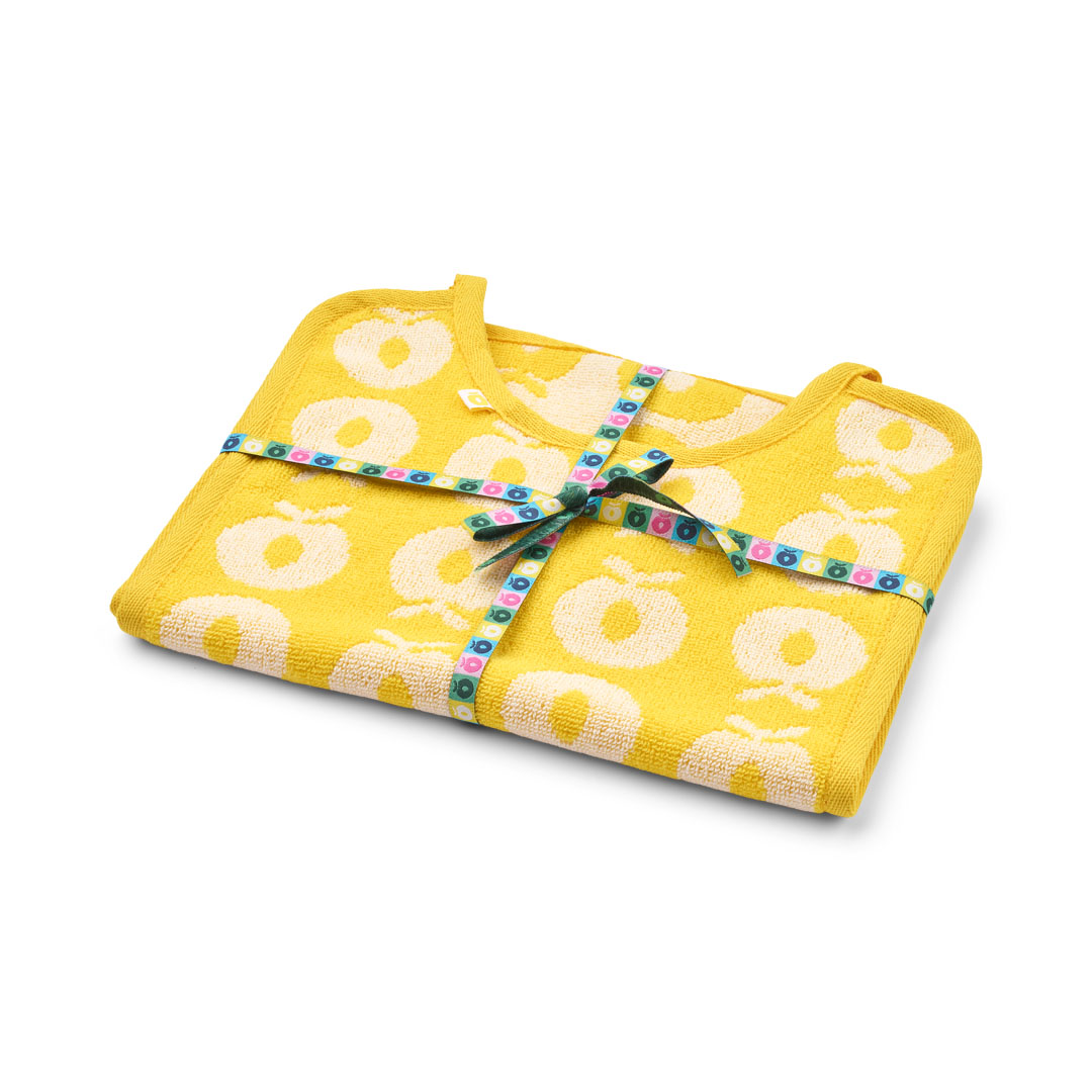 2 packs of large bibs with apples