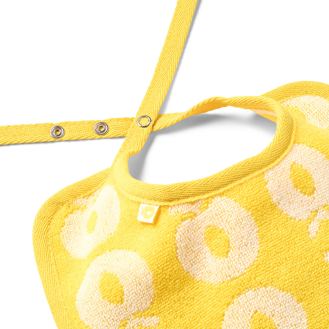 2 packs of large bibs with apples