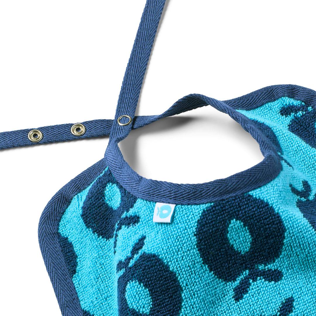 2 packs of large bibs with apples