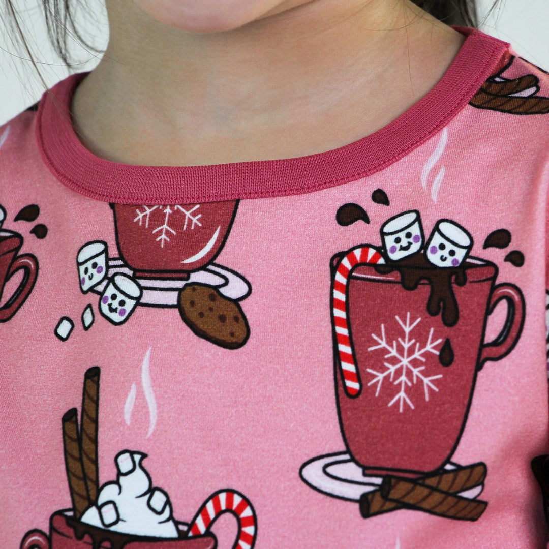 Long-sleeved top with hot chocolate