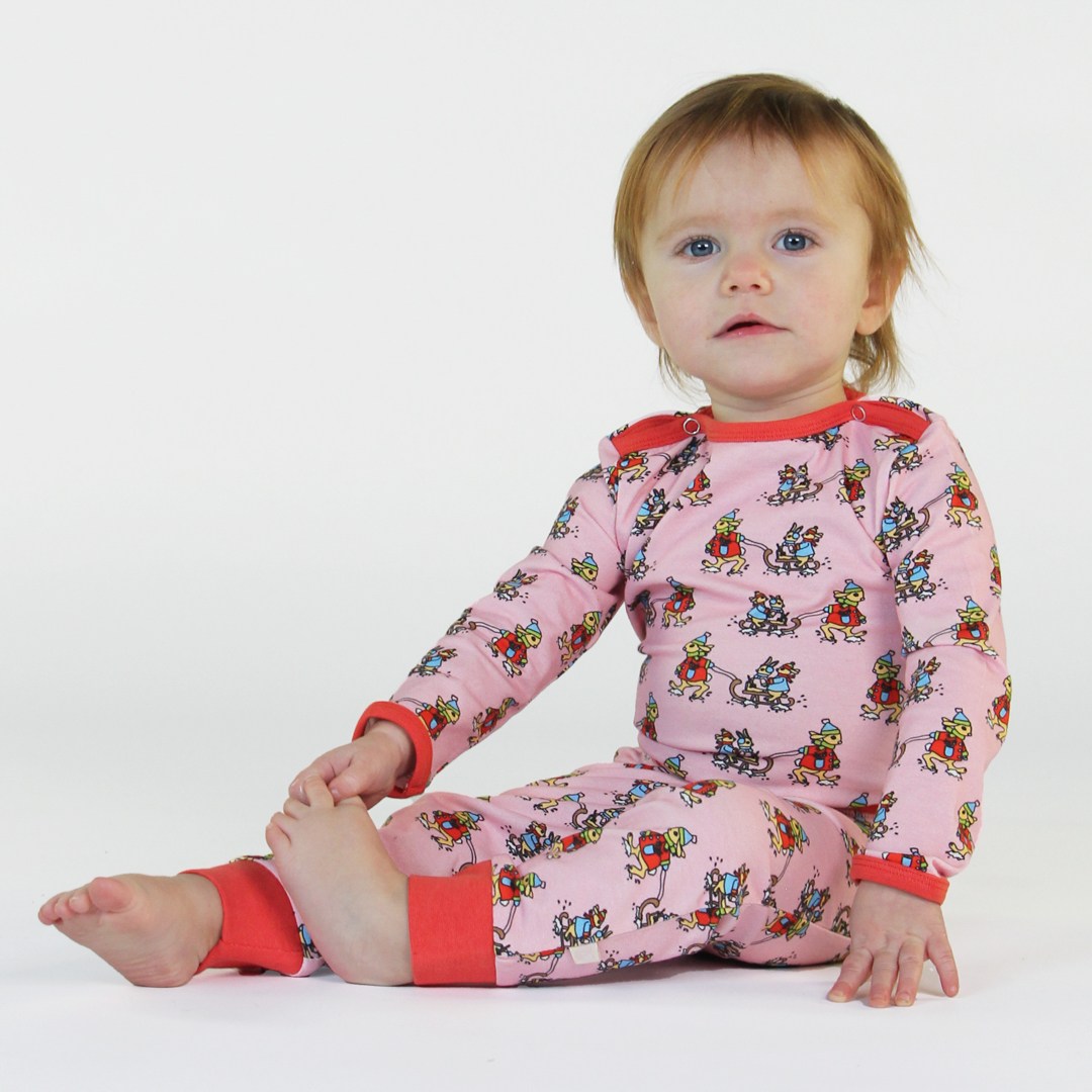 Leggings for baby with rabbits sledding – Småfolk.eu