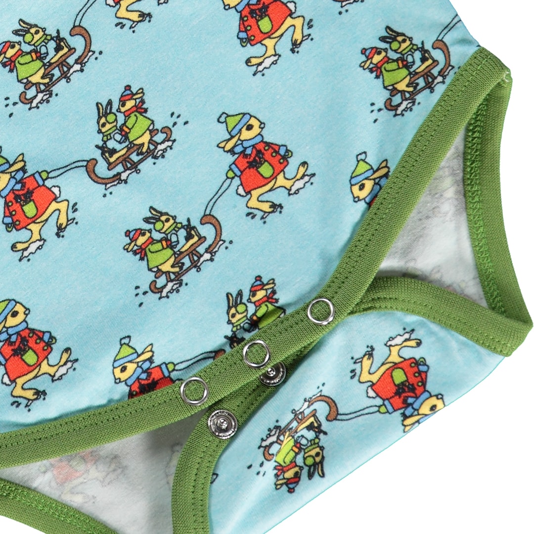 Long-sleeved baby body with rabbits sledding