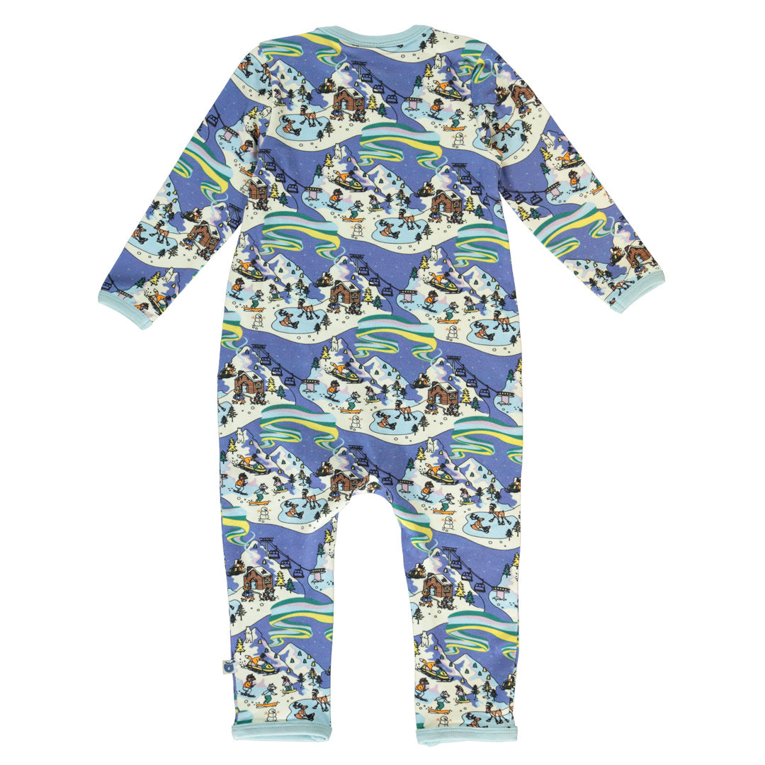 Long-sleeved baby suit with winter landscape