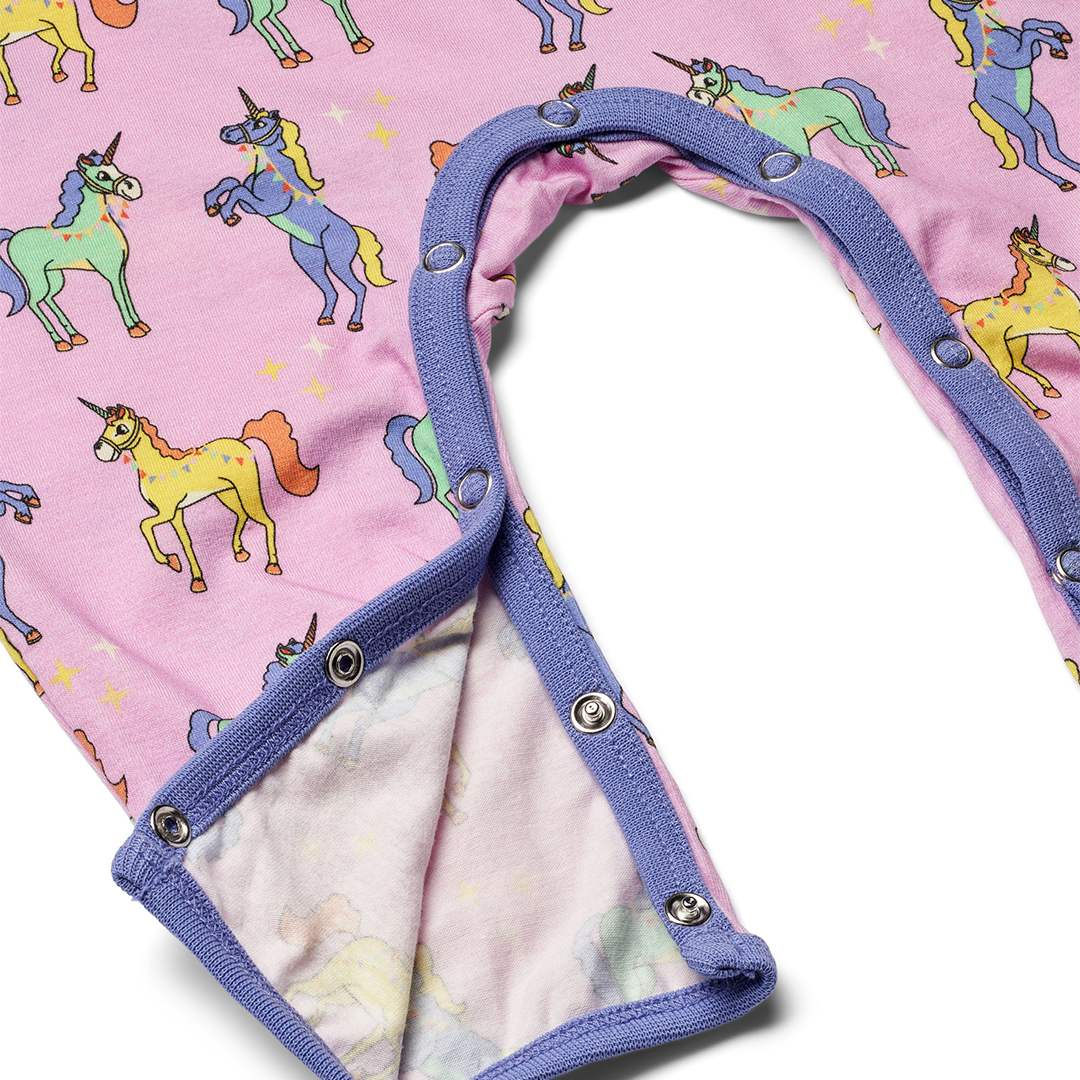 Long-sleeved baby suit with unicorns