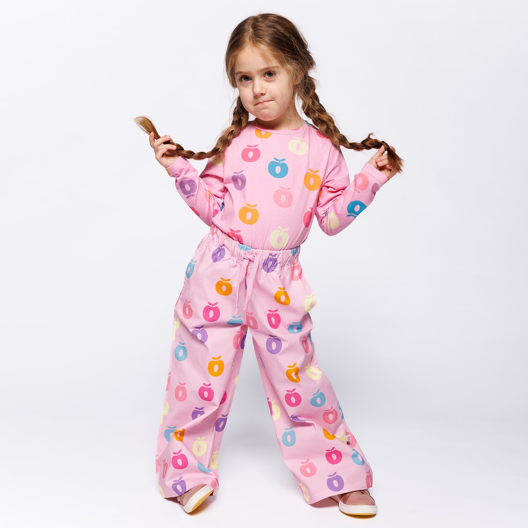 Valentine pants with apples