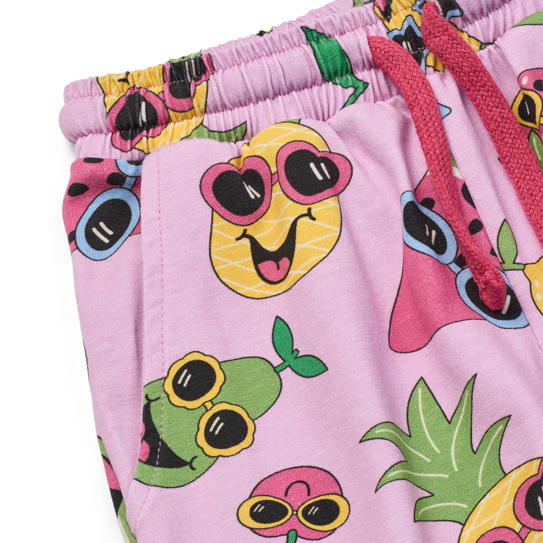 Gala shorts with fruit
