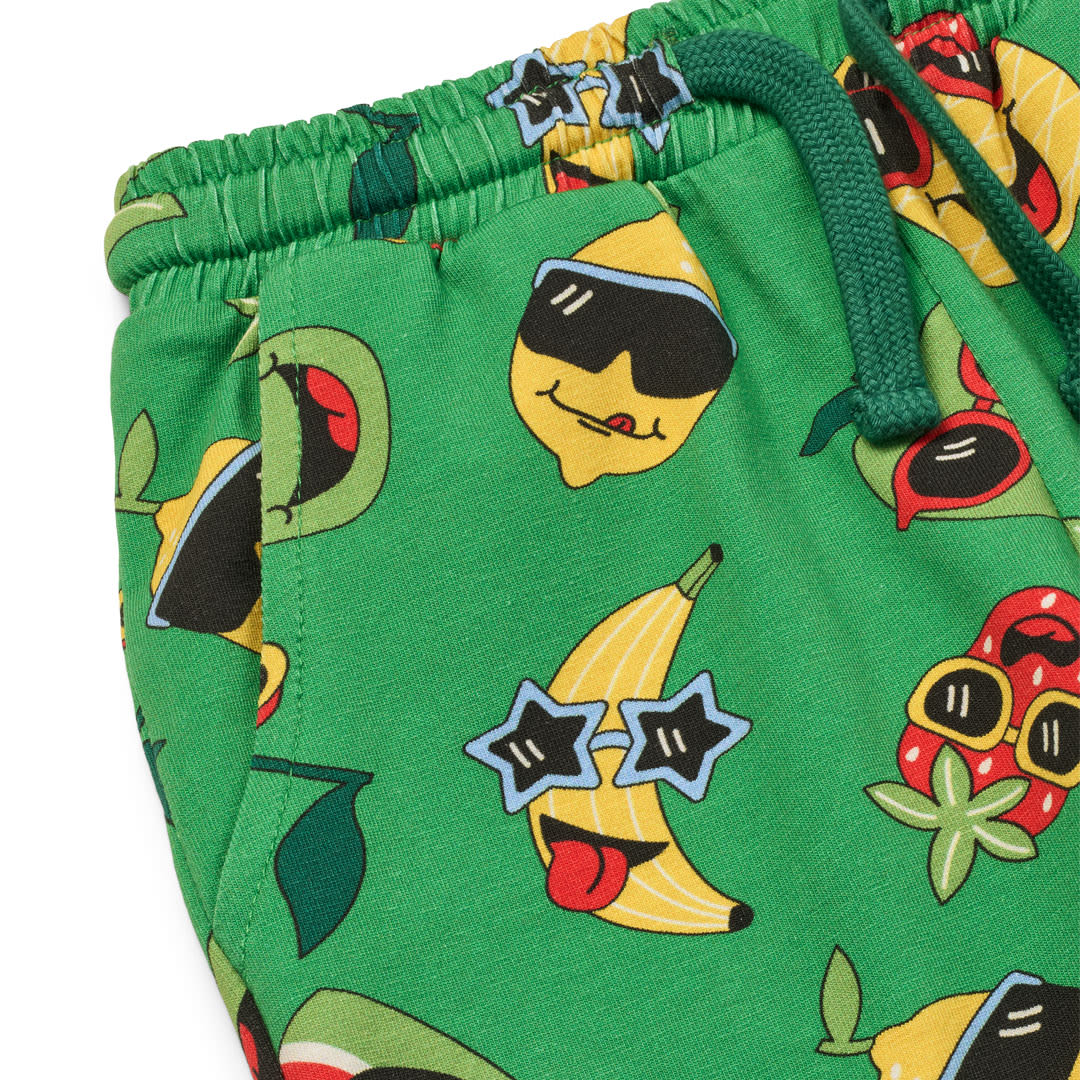 Gala shorts with fruit