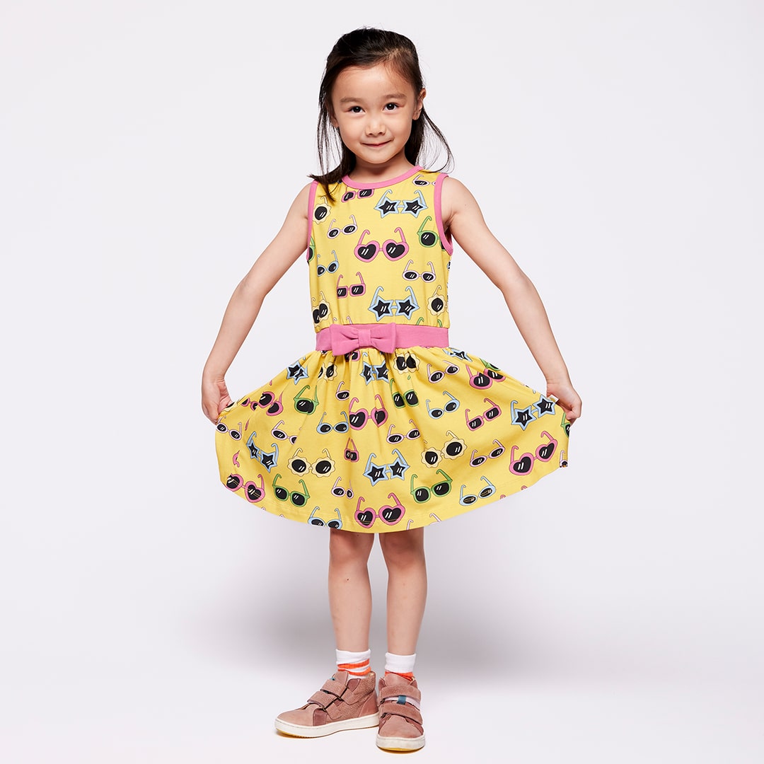 Evelina sleeveless dress with sunglasses