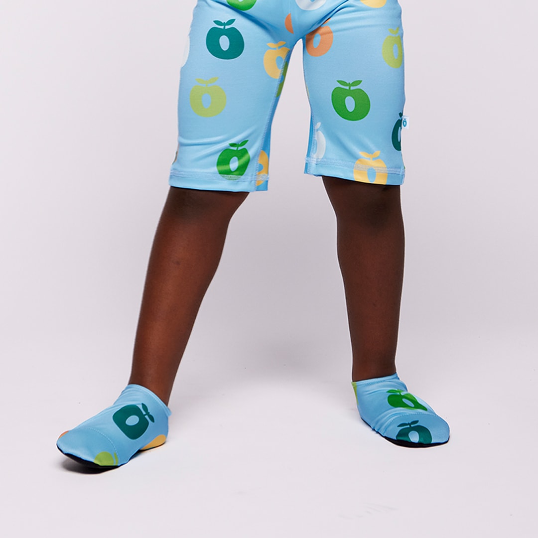 UV50 bathing shoes for children with apples