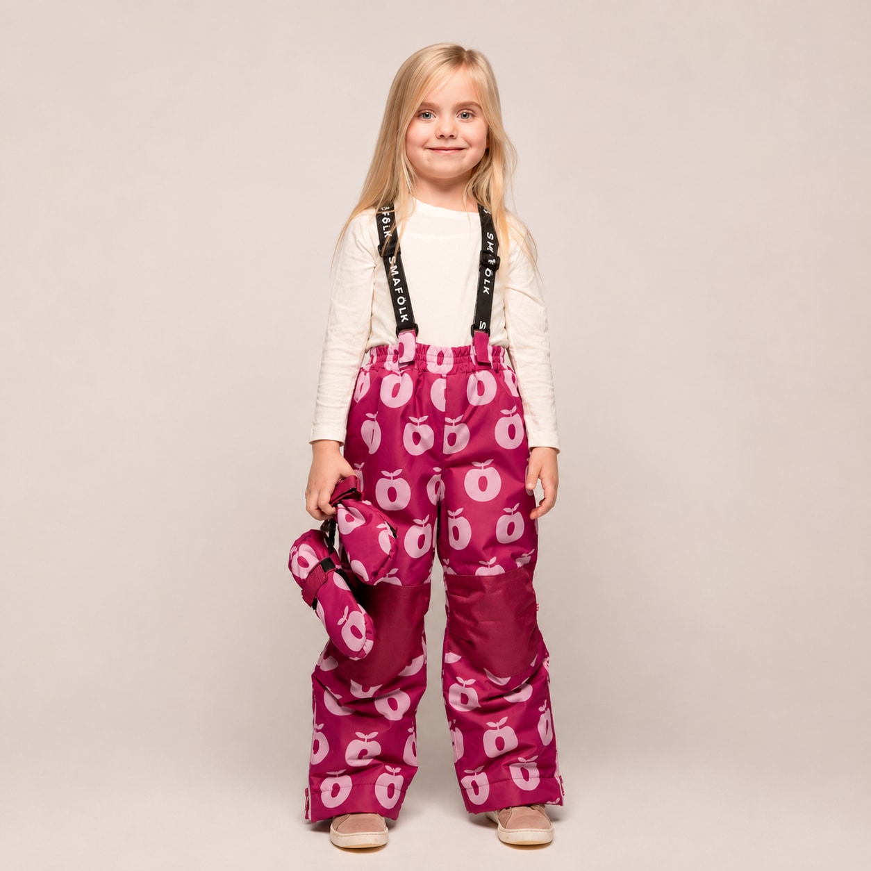 Ski pants with apples