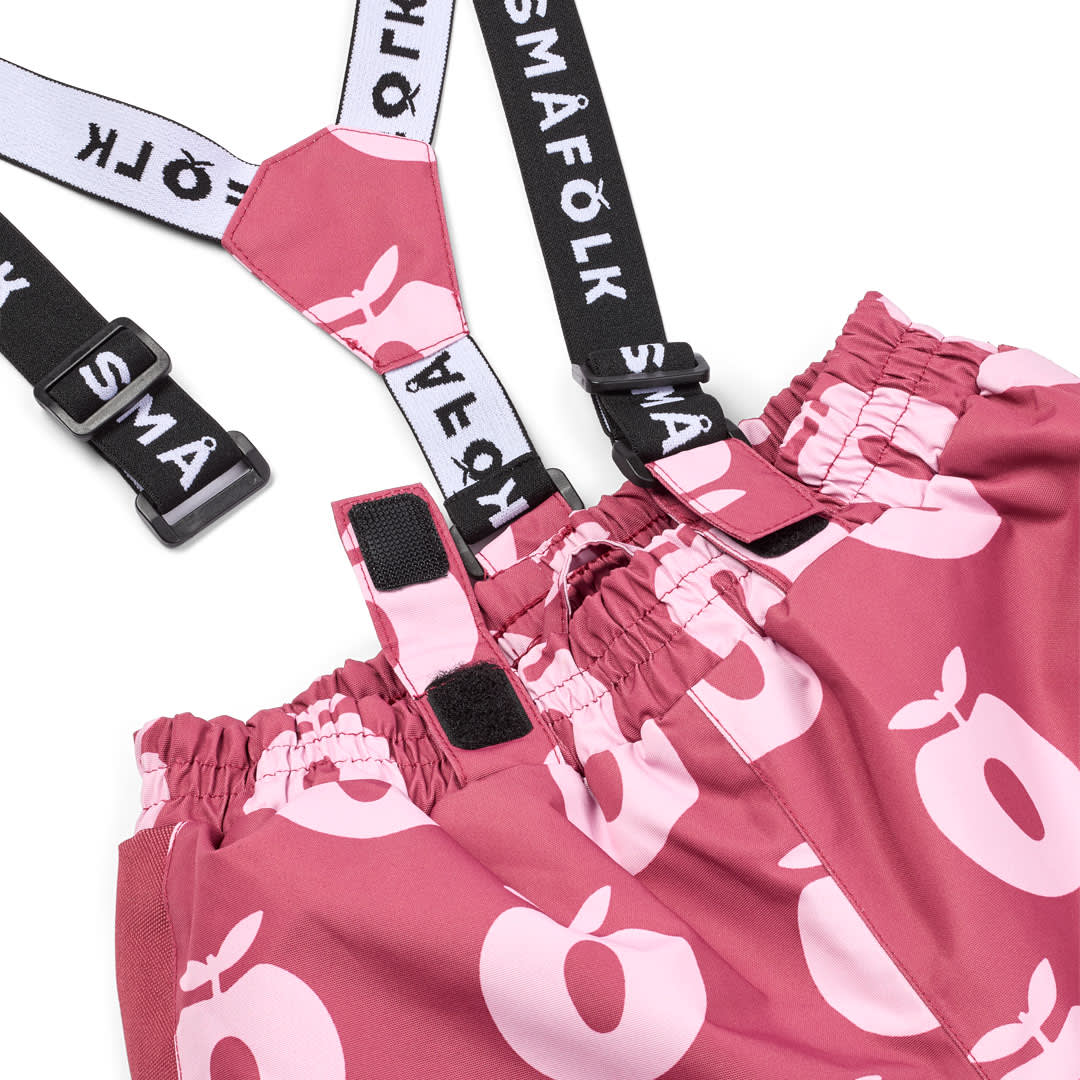 Ski pants with apples