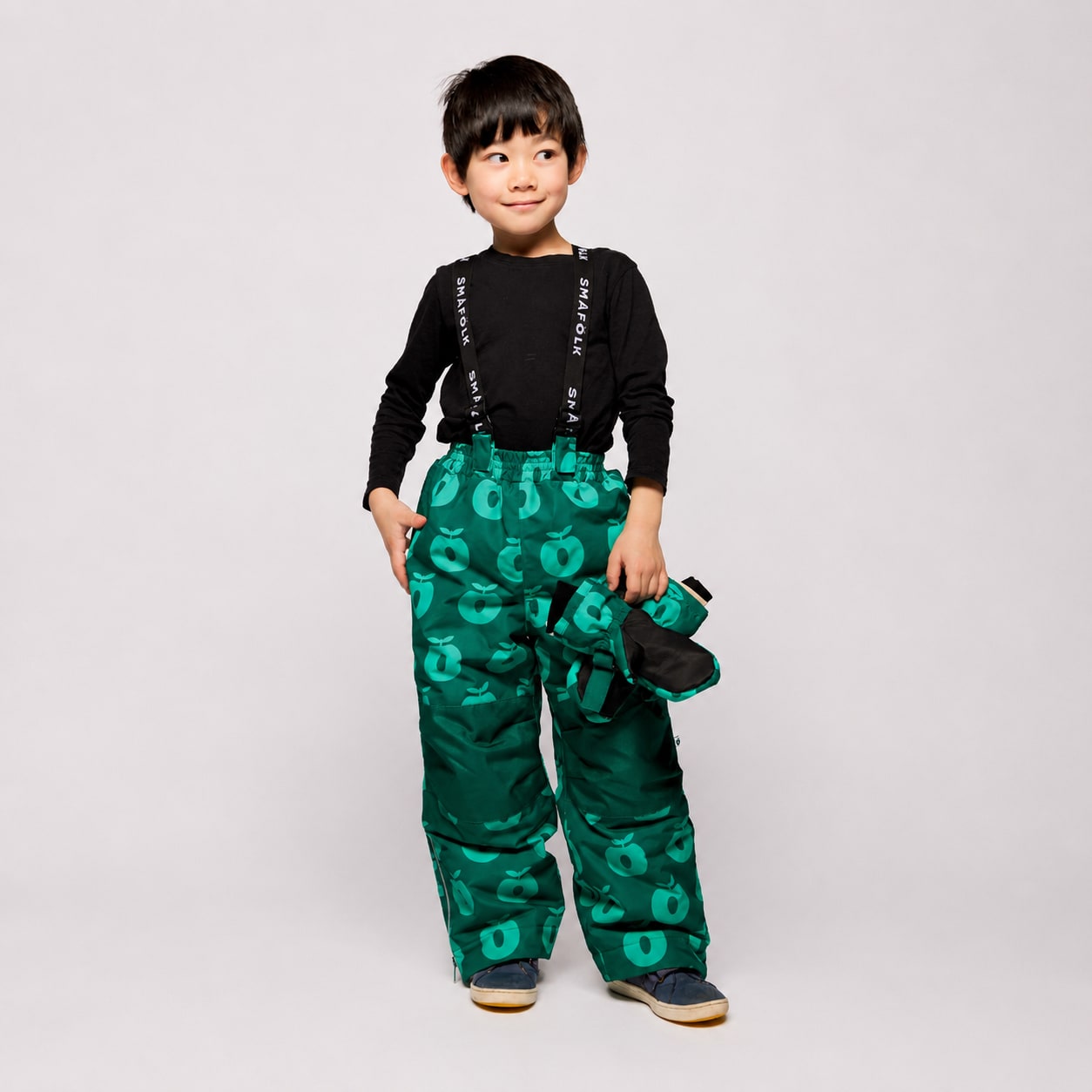 Ski pants with apples