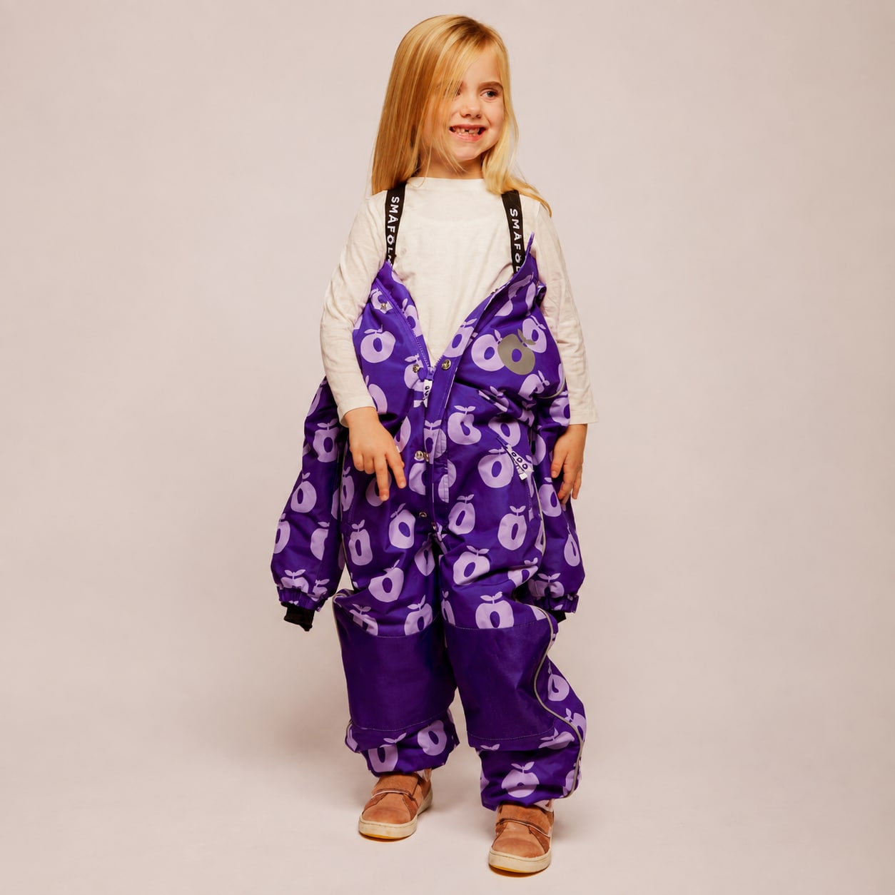 Children's snowsuit with apples