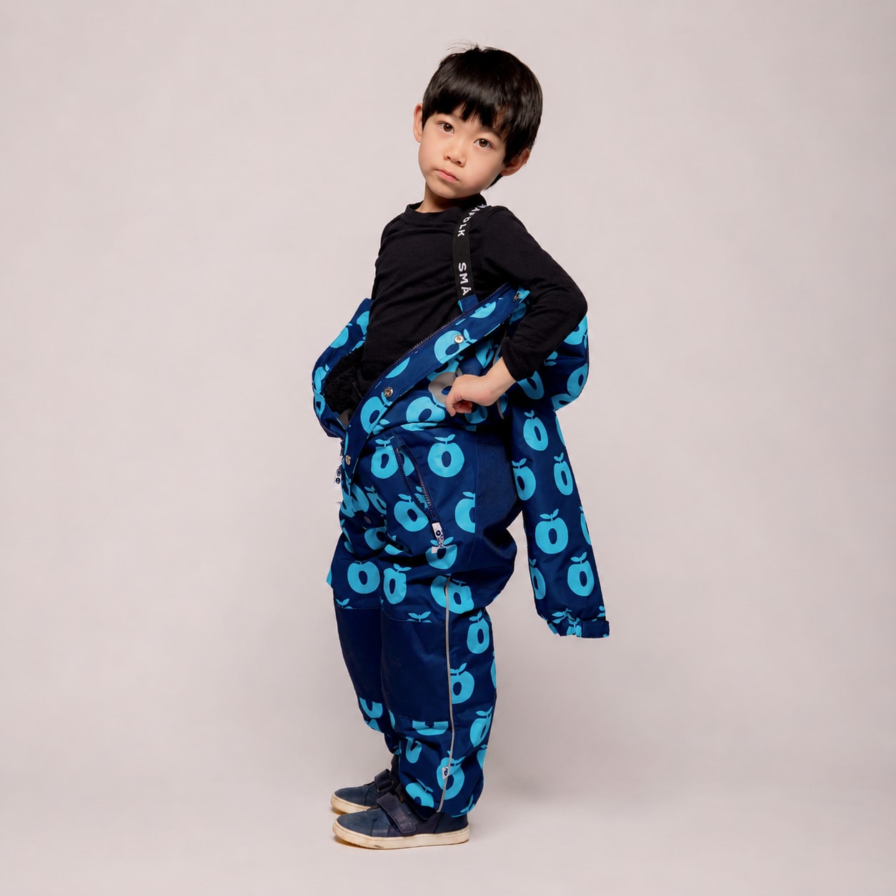 Children's snowsuit with apples