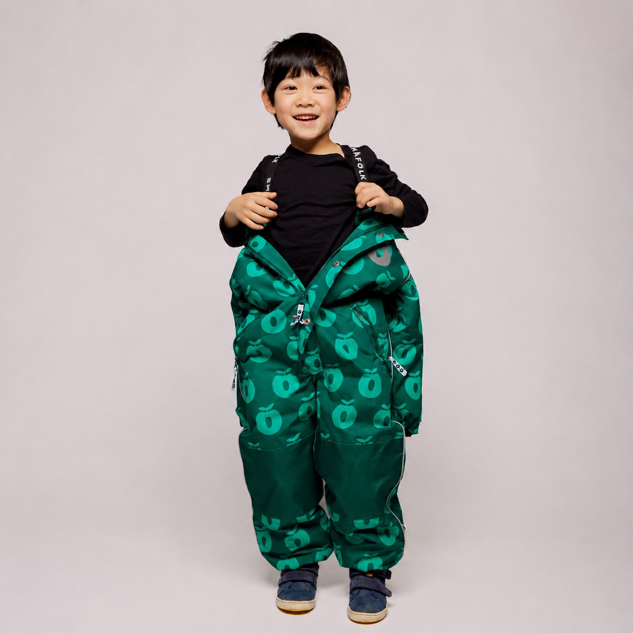 Children's snowsuit with apples