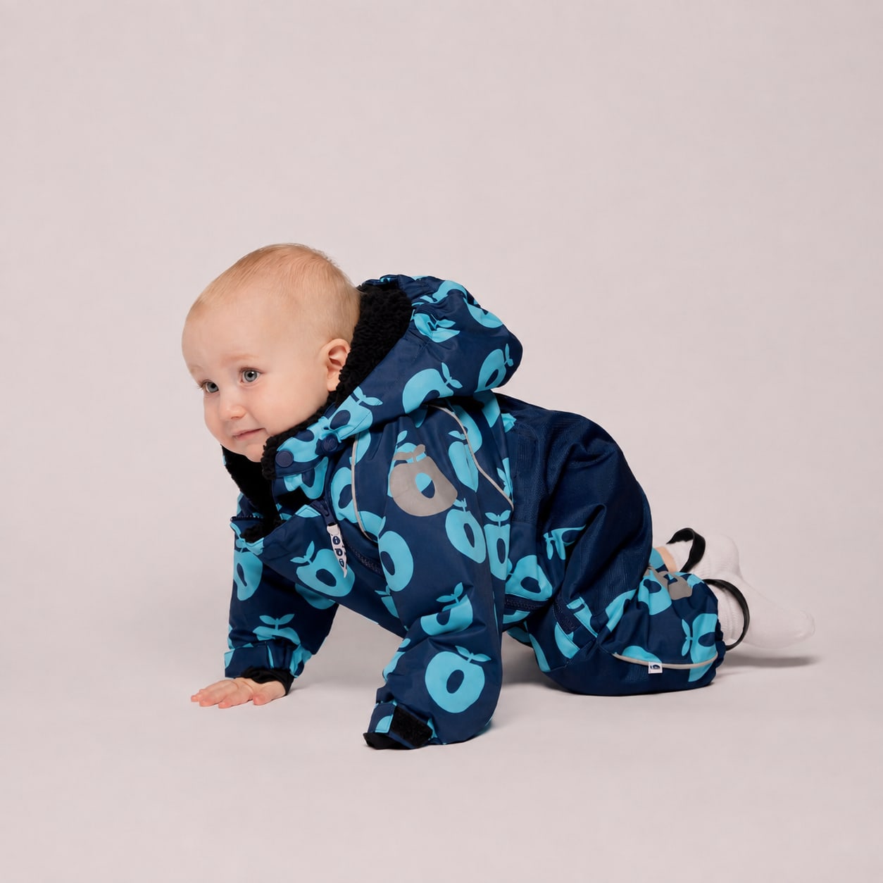 Snowsuit for toddlers with apples