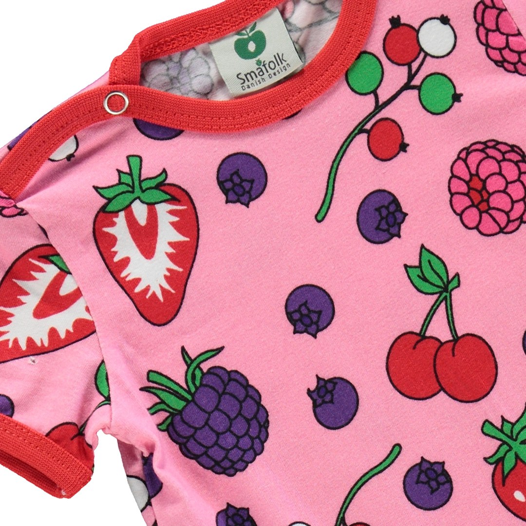 Short-sleeved baby suit with berries