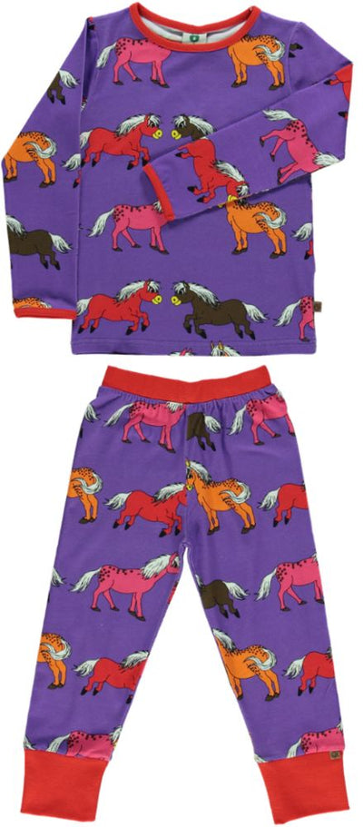 Nightwear with horses