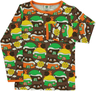 Long-sleeved top with mushroom houses