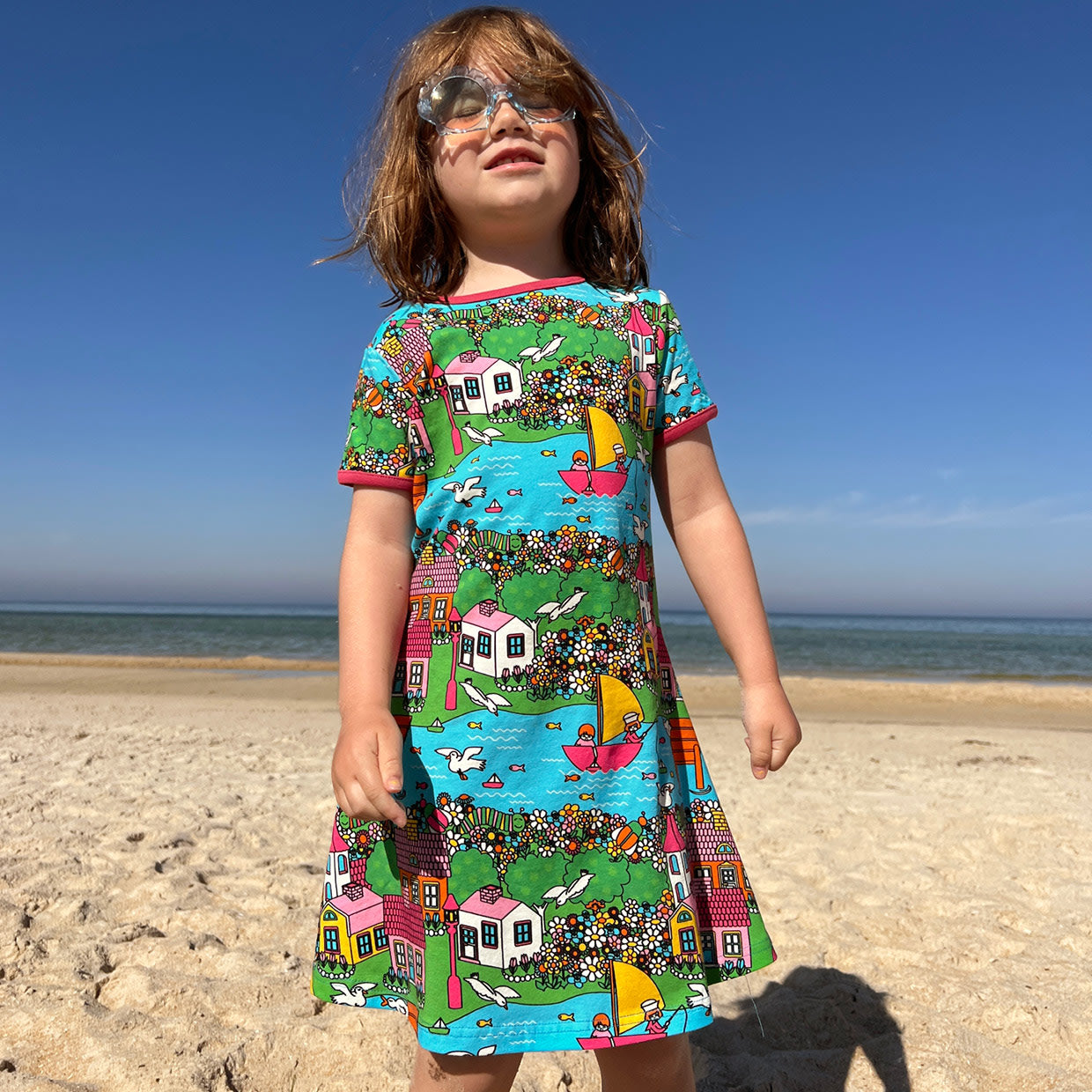 Short-sleeved dress with summer landscape